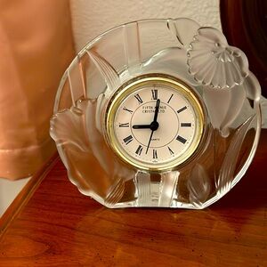 Fifth Avenue Crystal LTD Quartz Desk Clock